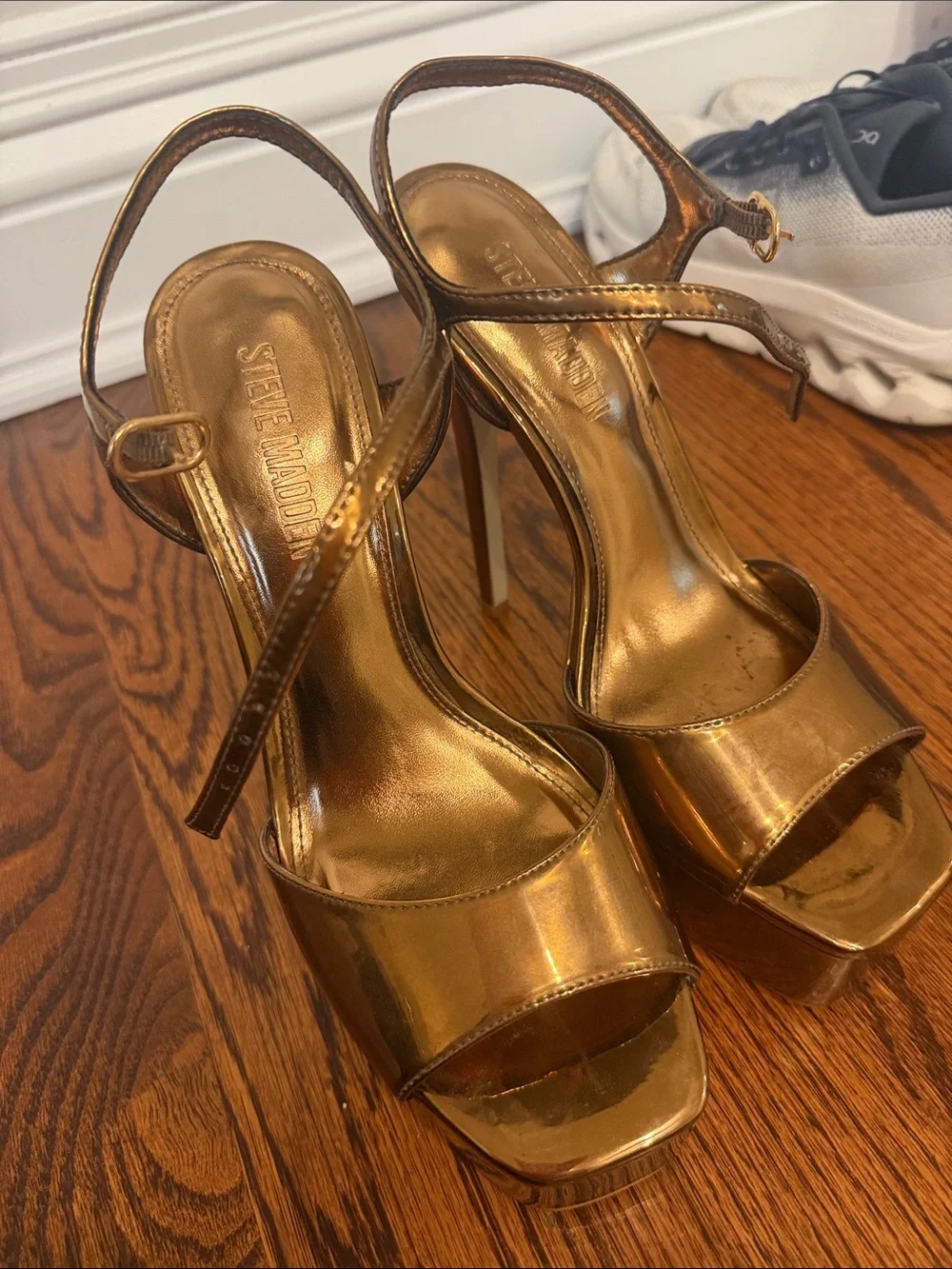 Steve Madden  Gold Platform Strappy High Heel Sandals size 8.5